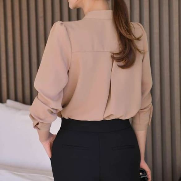 フリルデザイン パールボタン ブラウス