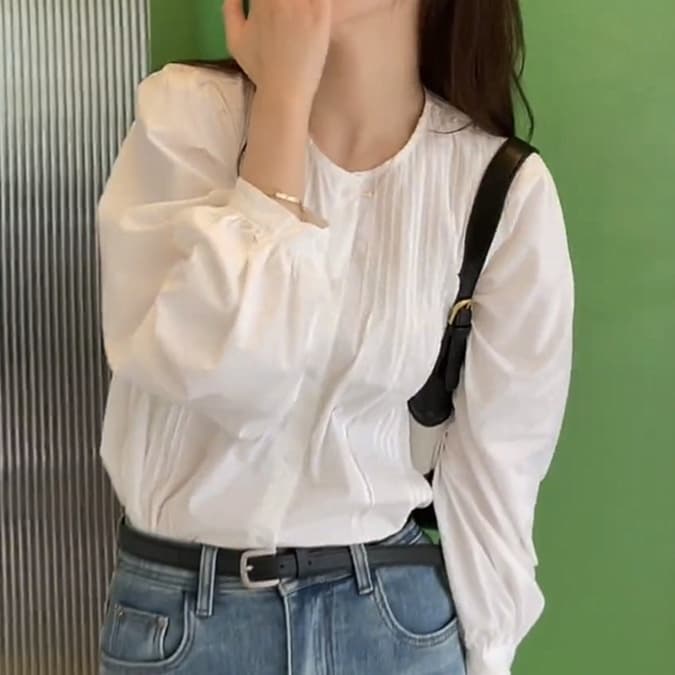 ギャザーデザイン ふんわり袖ブラウス