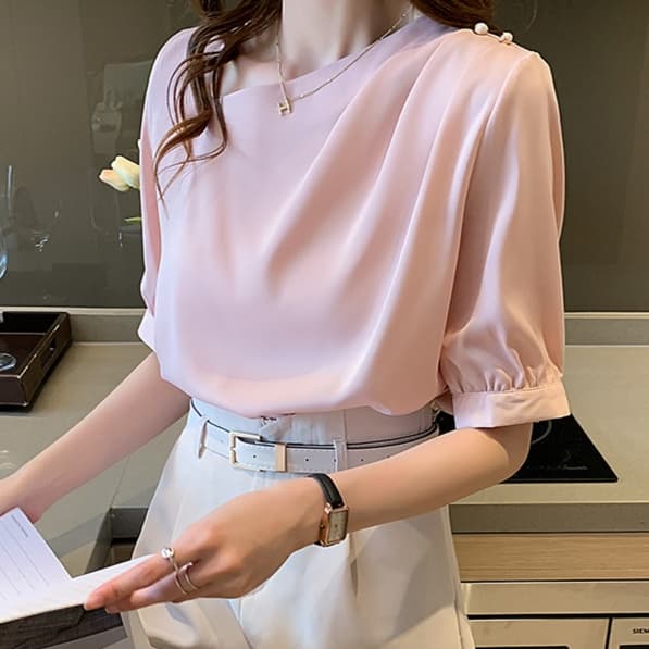 パール飾り付きプチスリーブブラウス