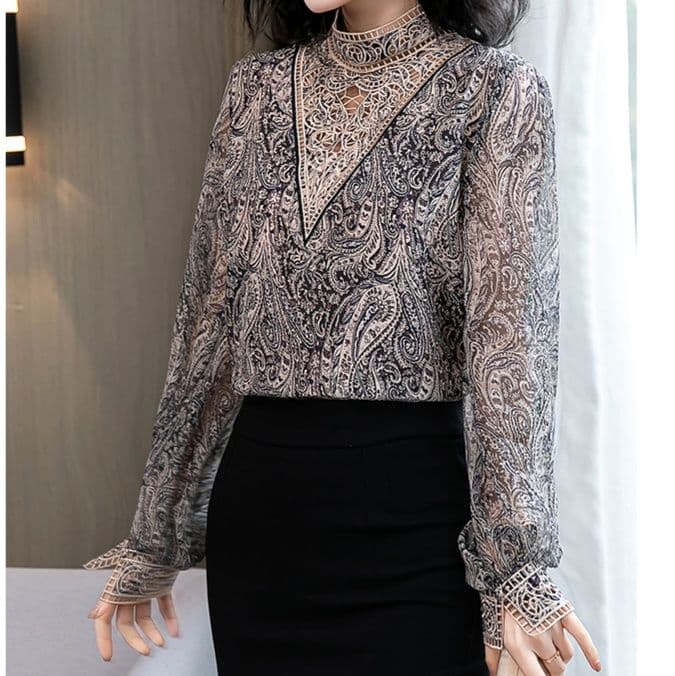 ブラウス 華麗な装飾ハイネックブラウス