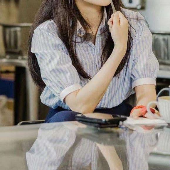 ブラウス エレガントなパフスリーブシャツ