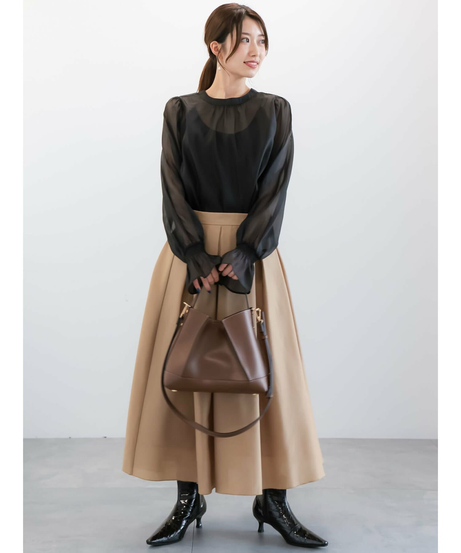 優美なギャザー袖シアーブラウス