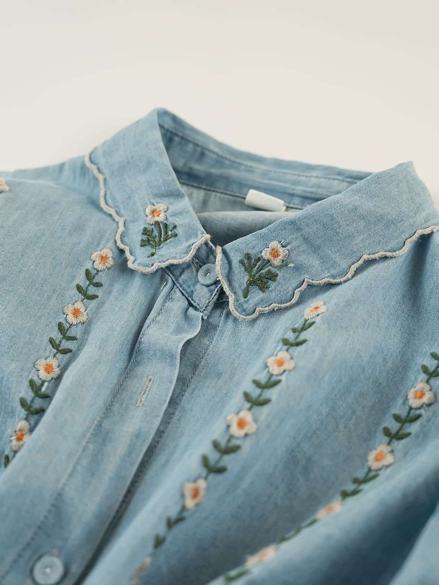 花刺繍の優美なデニムブラウス
