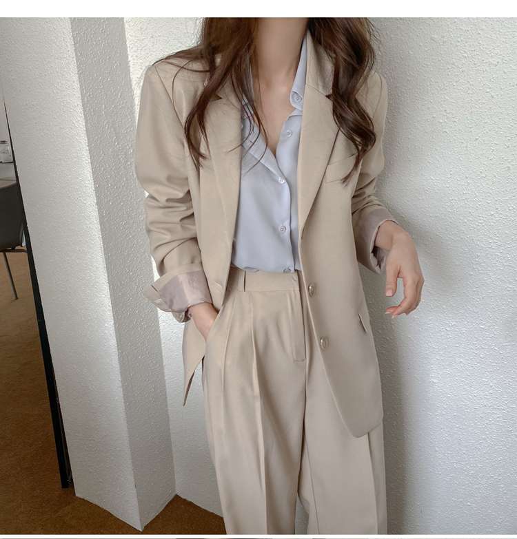 シルエット美人のオフィスブラウス
