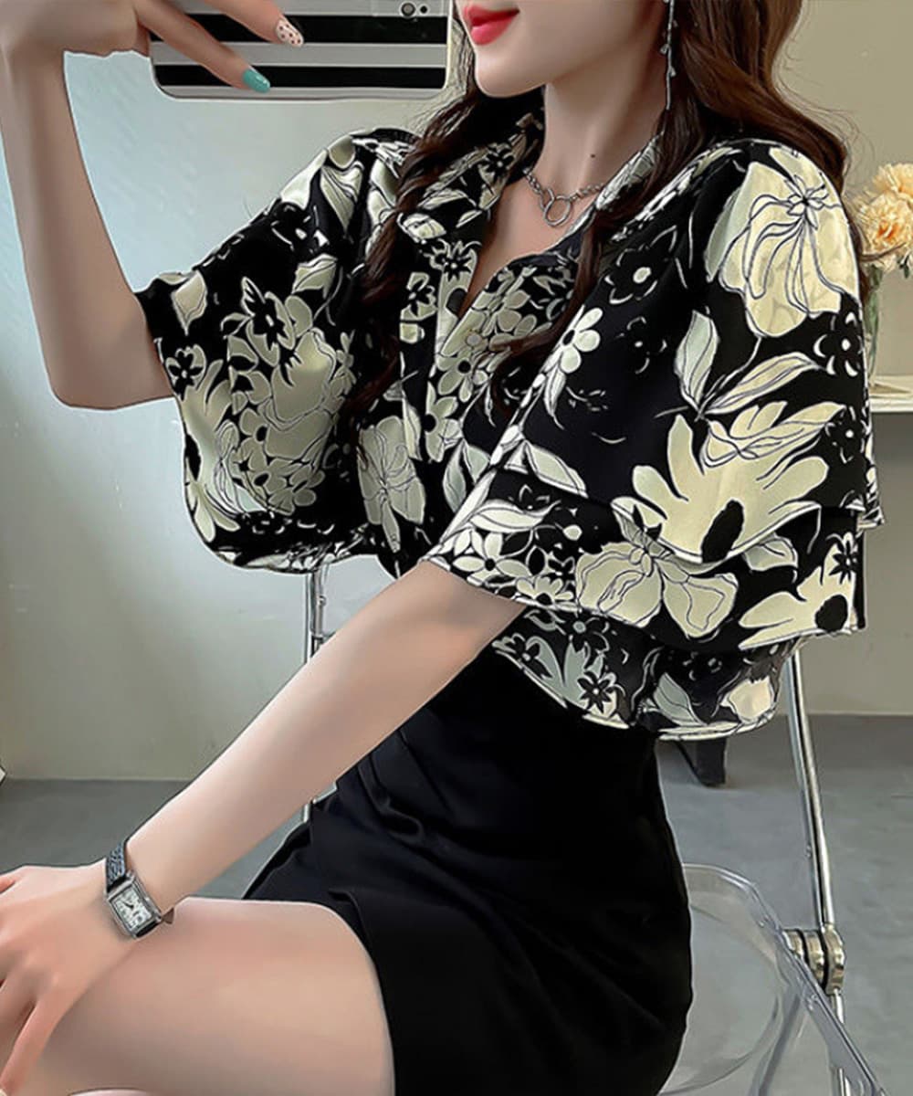 華やか二重フレア袖シャツ 総柄ブラウス
