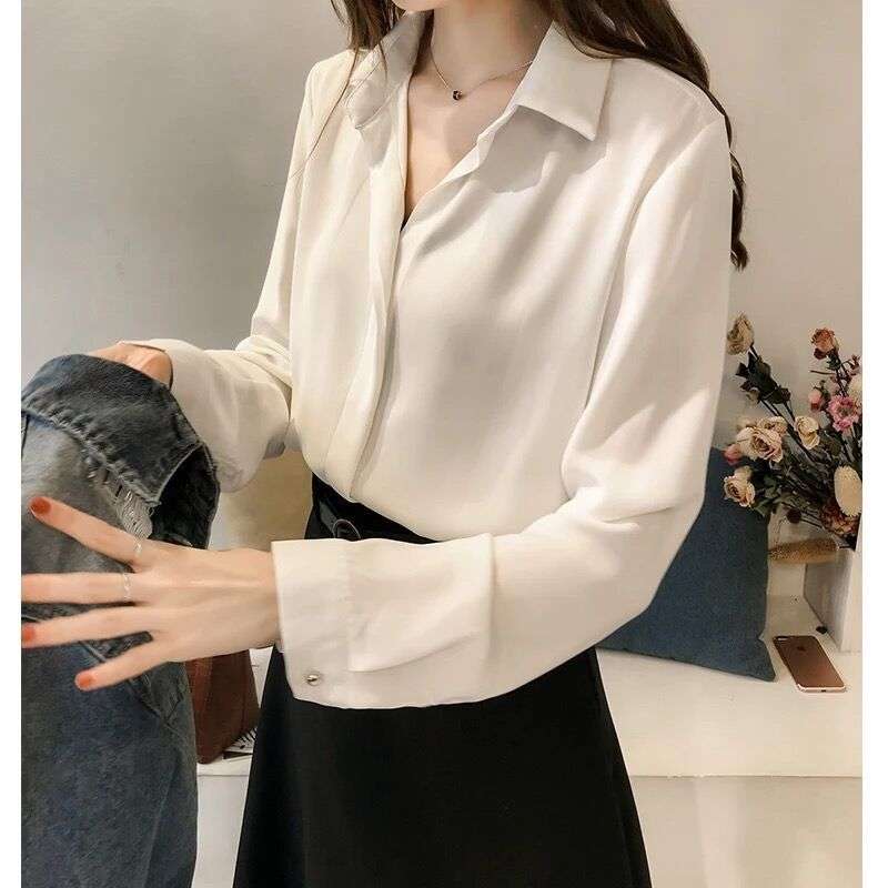 上品シルエット シルクタッチブラウス