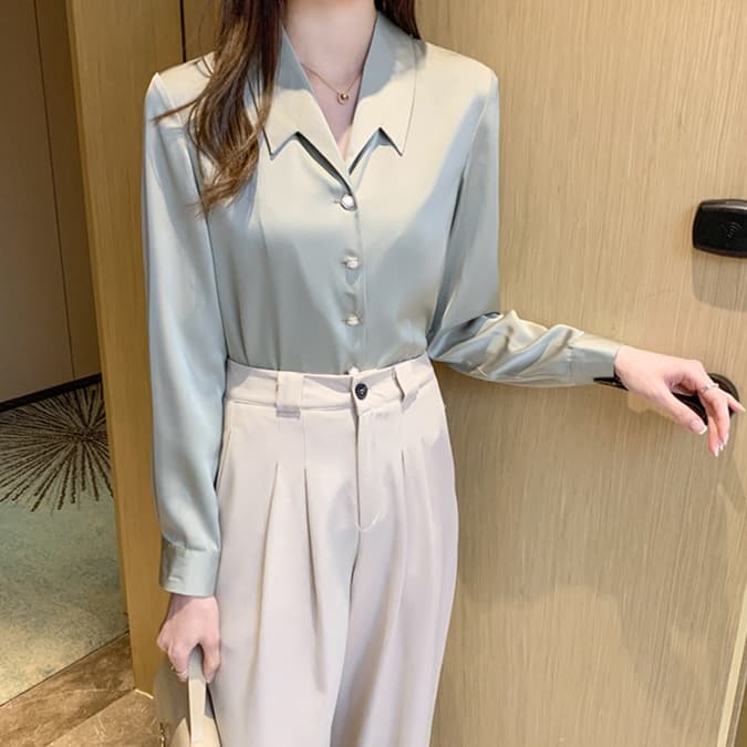 真珠釦シャーリング袖優美ブラウス